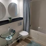 Elegantly Refurbed 2bd In Shankill - 3km From Bray Apartamento *