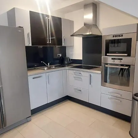 Apartamento Elegantly Refurbed 2bd In Shankill - 3km From Bray *