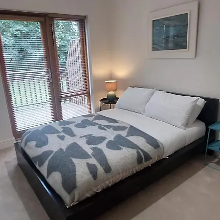 Elegantly Refurbed 2bd In Shankill - 3km From Bray Lejlighed