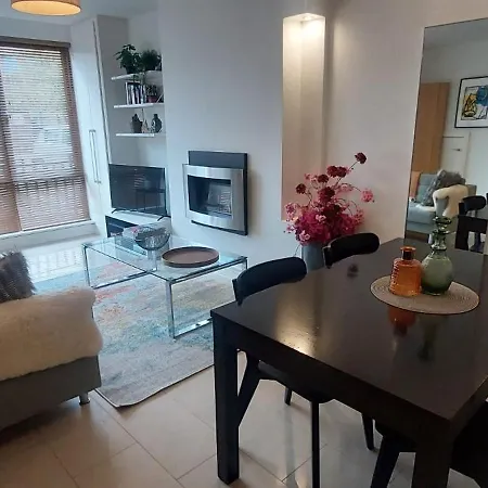 Elegantly Refurbed 2bd In Shankill - 3km From Bray Lejlighed