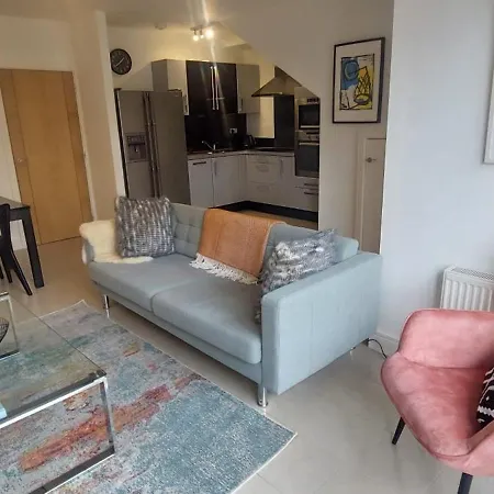 Lejlighed Elegantly Refurbed 2bd In Shankill - 3km From Bray