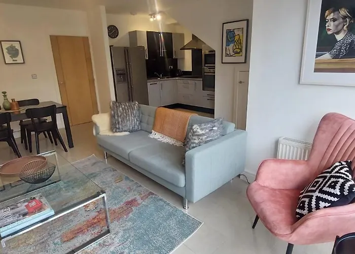 Elegantly Refurbed 2bd In Shankill - 3km From Bray *